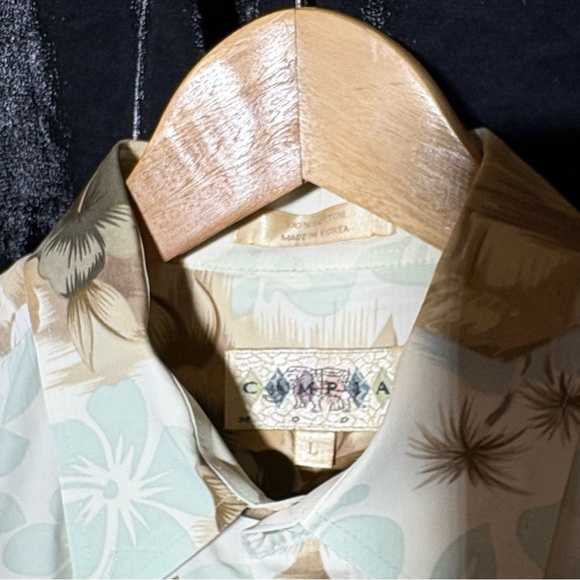 3/$20 Casual Cream and Brown Button Down Shirt with Vintage Floral Design - Picture 3 of 8